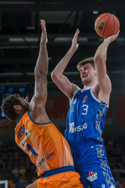 巴斯的加入 巴斯的加入