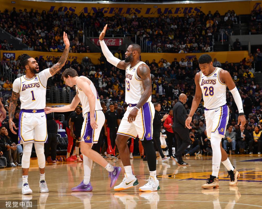 随着季后赛 随着季后赛