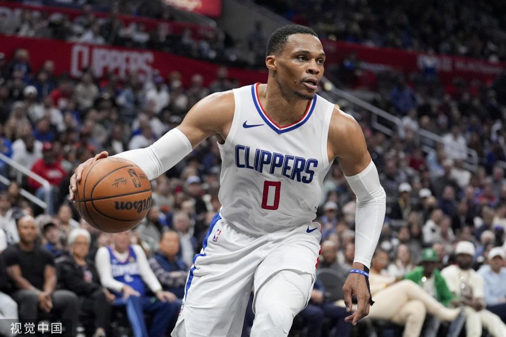 持球推进时 持球推进时